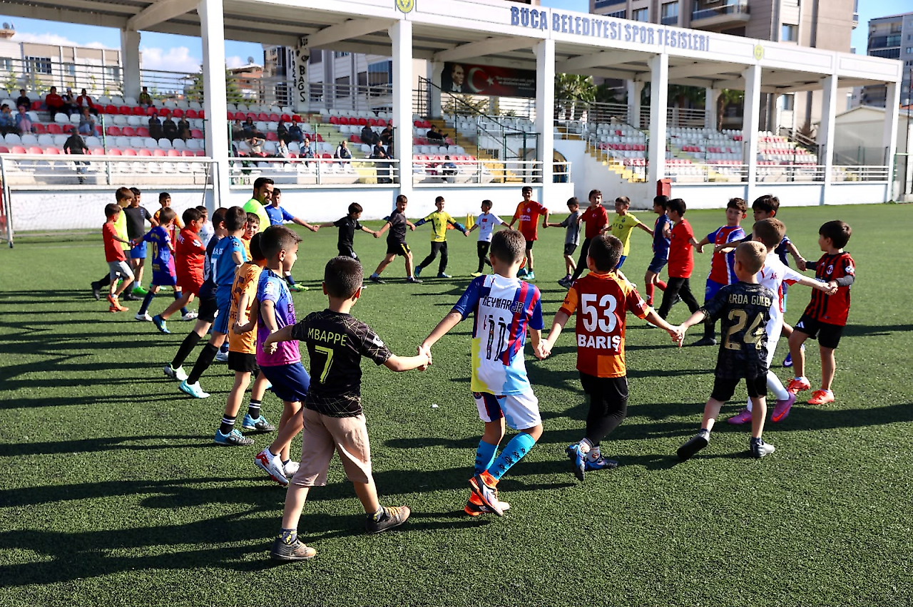 Buca Belediyesi'nden çocuklara ücretsiz futbol eğitimi