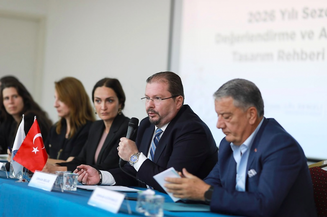 Alaçatı'da 2027 hazırlığı: Meydan yenilenecek, işletmelere yeni düzenleme geliyor