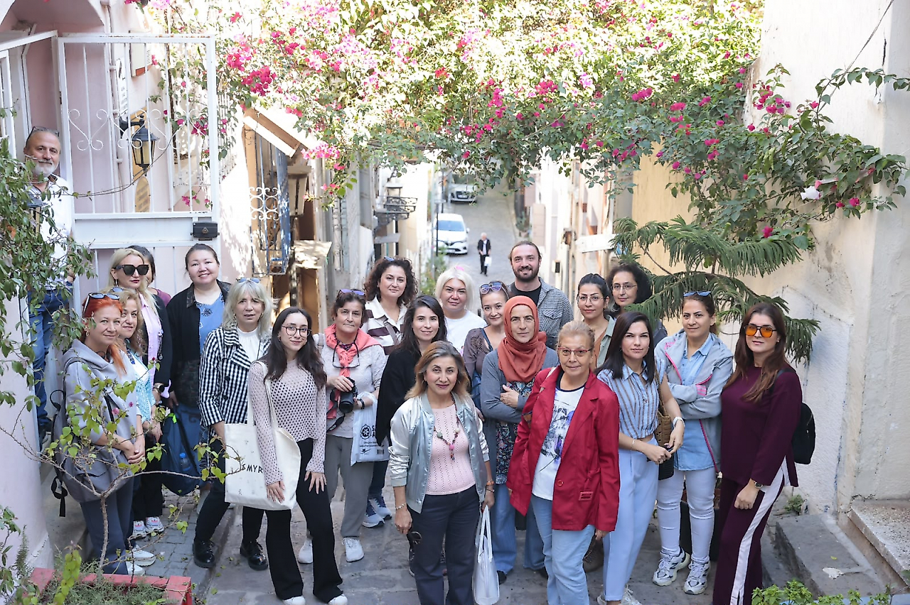 Konak Belediyesi'nden İzmir'in tarihi sokaklarında kültür gezileri