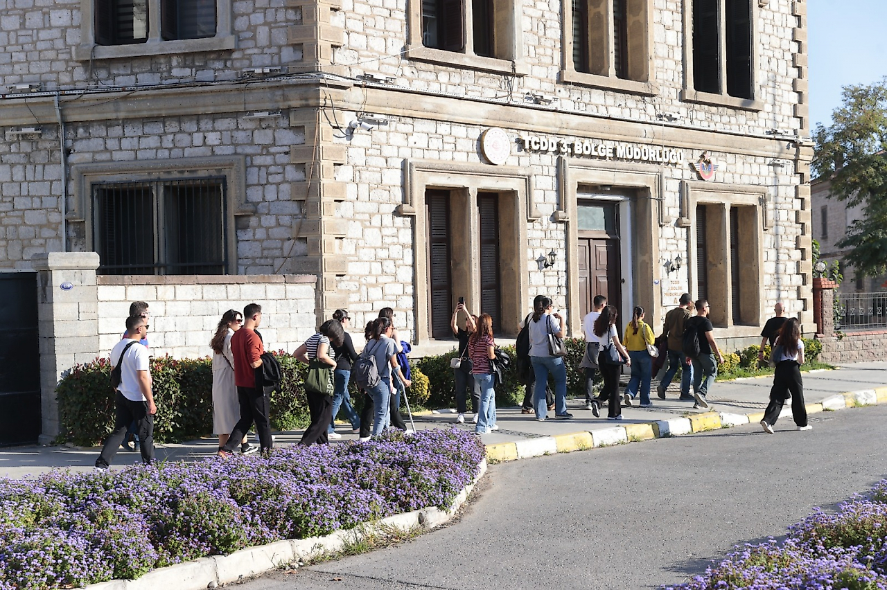 Konak Belediyesi gençleri Alsancak'ın tarihiyle buluşturdu
