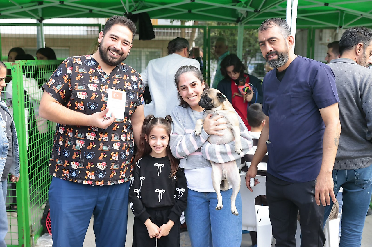 Konak'ta Patilerin Festivali'nde 13 can dostu yuvasına kavuştu