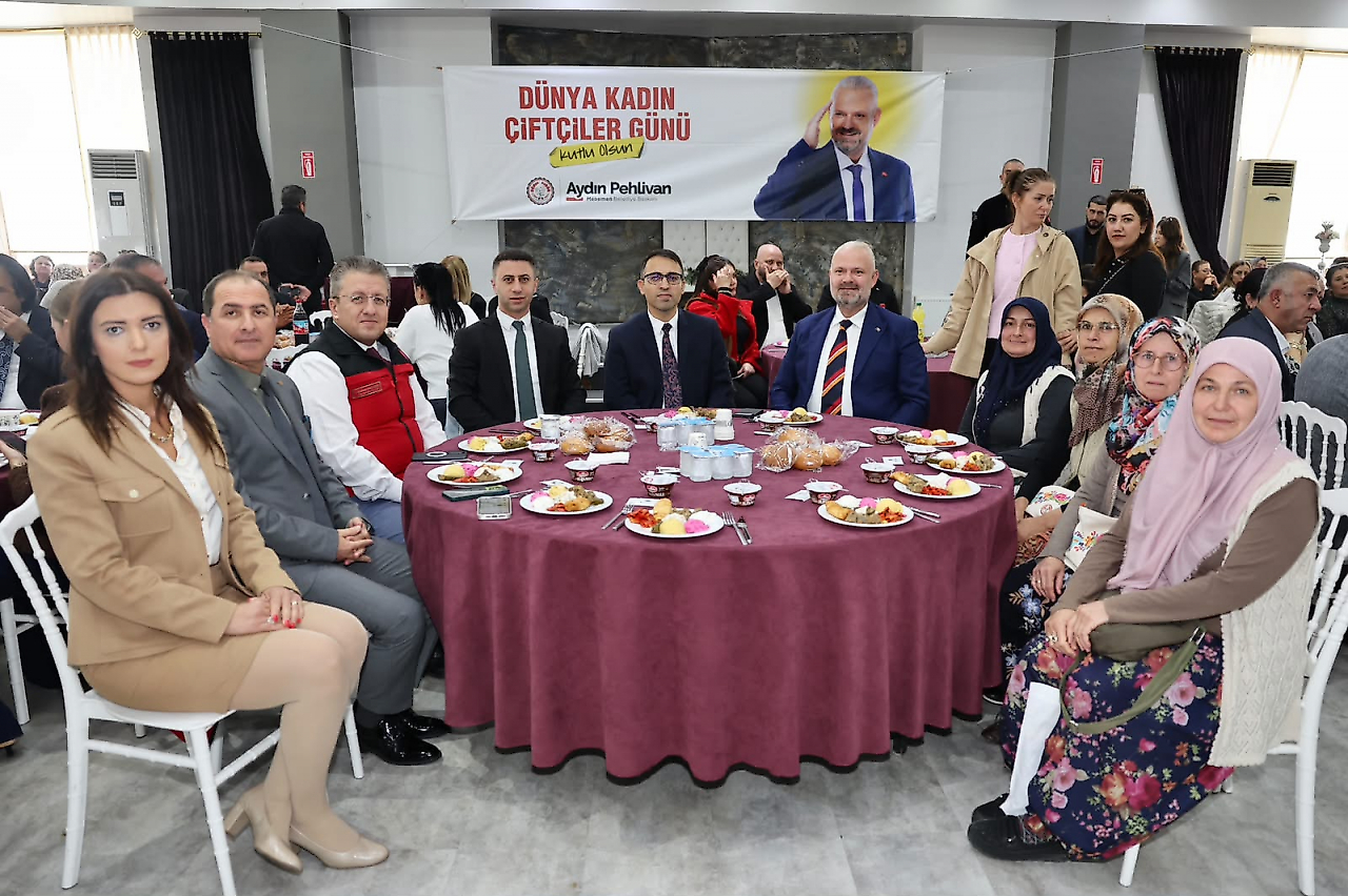 Menemen'de çiftçi kadınlar buluştu: Üreticilere hediyeler verildi