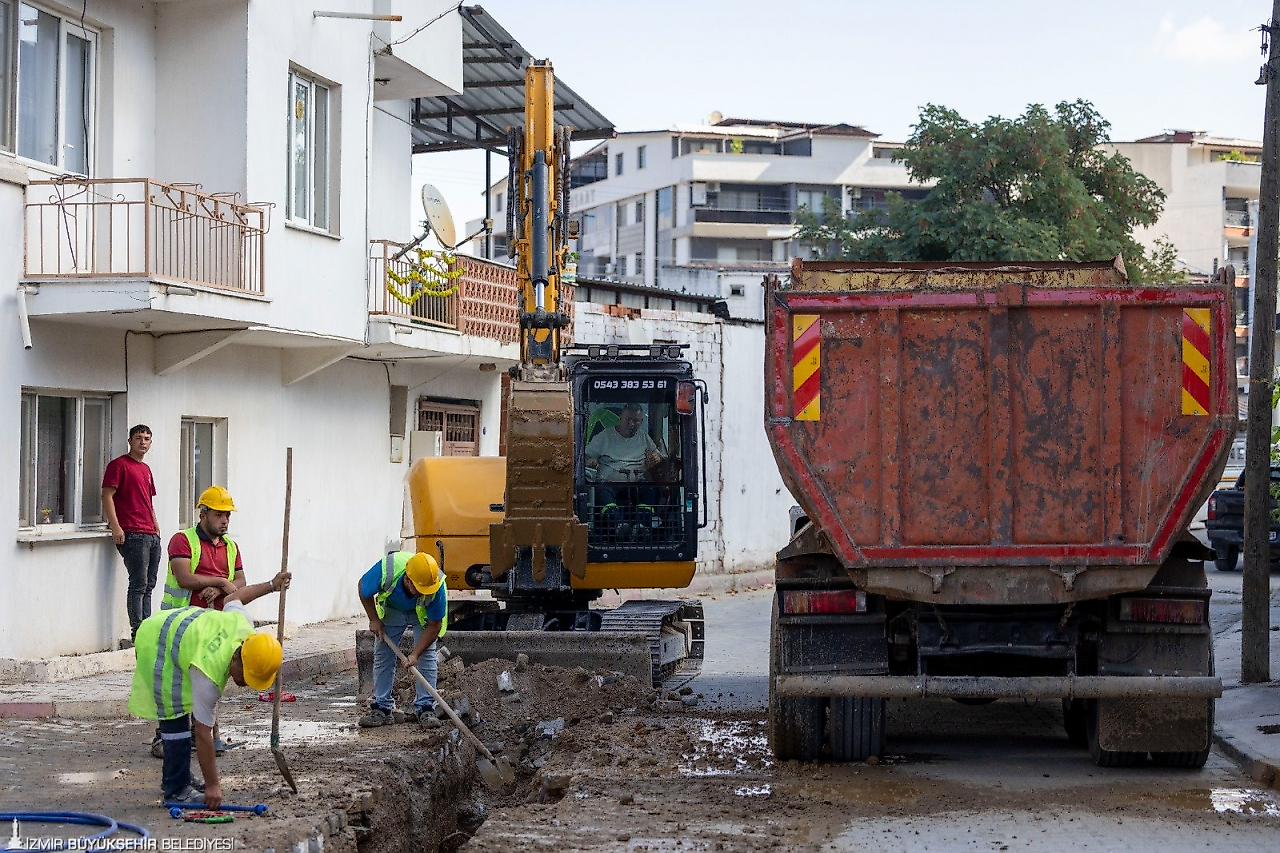 İZSU Kınık'ta 40 yıllık şebekeyi yeniliyor: Yatırım 600 milyon TL
