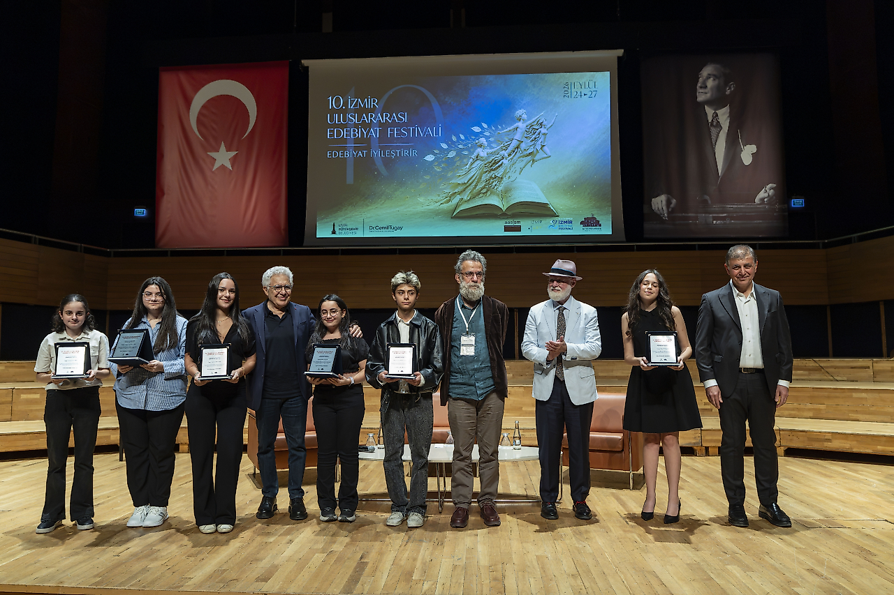 İzmir'de edebiyat buluşması: 193 genç yazar yarıştı