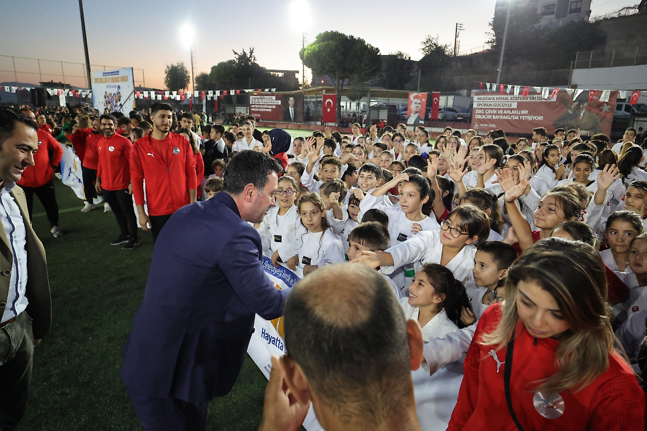 Bayraklı'da spor okulları yeni sezona başladı