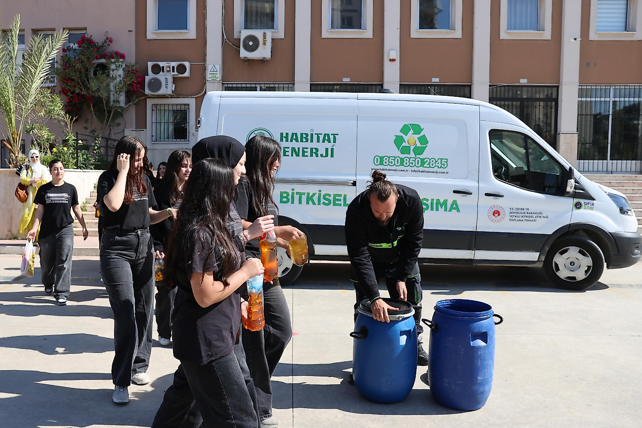 Buca'da 120 bin litreden fazla atık yağ geri dönüşüme kazandırıldı