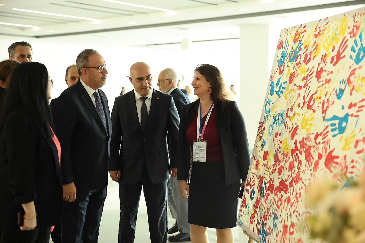 Kasapoğlu açıkladı: İzmir'e nadir hastalıklar ve otizm merkezi geliyor