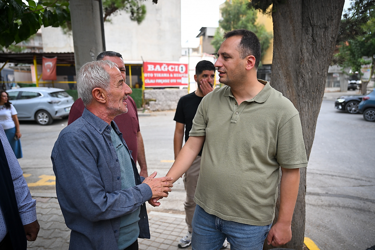 Bornova Belediye Başkanı Eşki Yeşilova'da talepleri dinledi