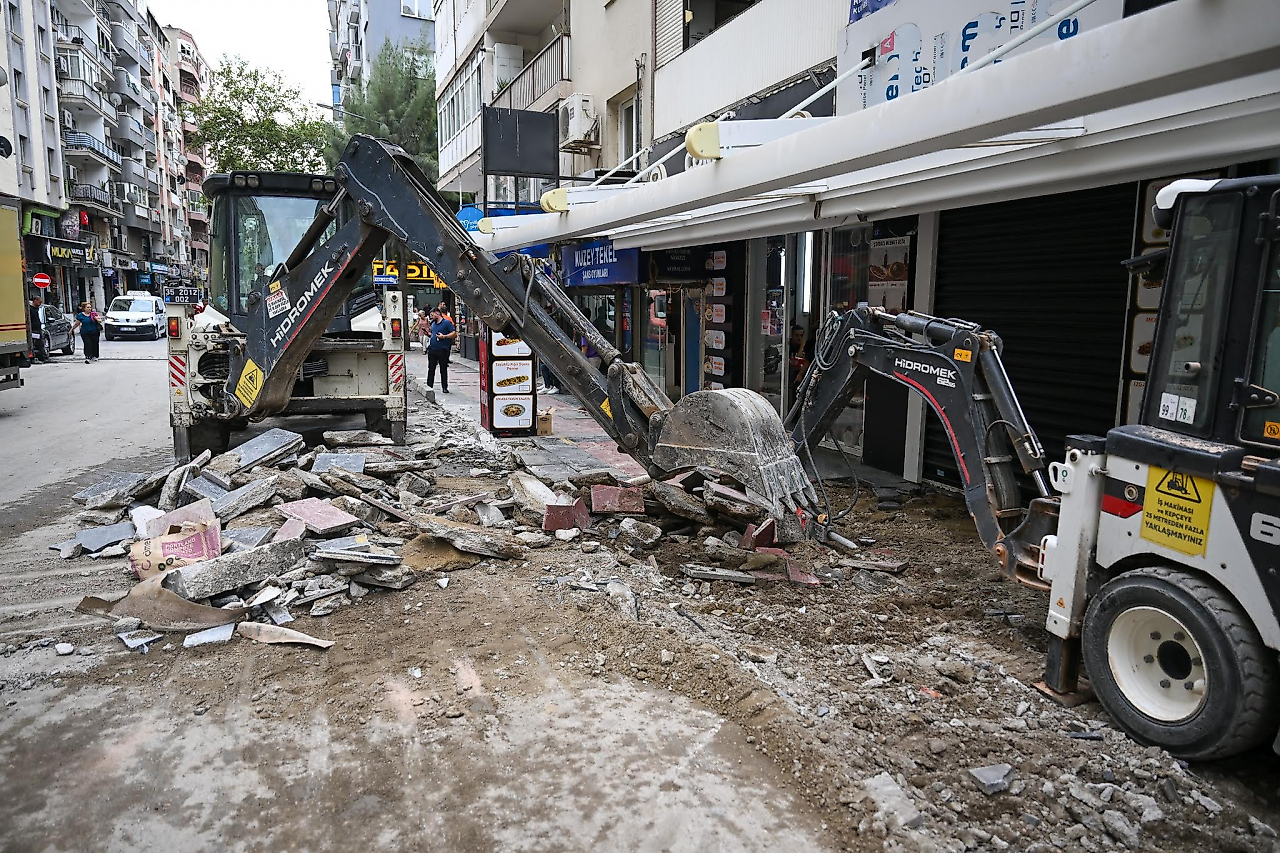 Bornova Zafer Caddesi'nde yeni dönem: Trafik ve kaldırımlar değişiyor