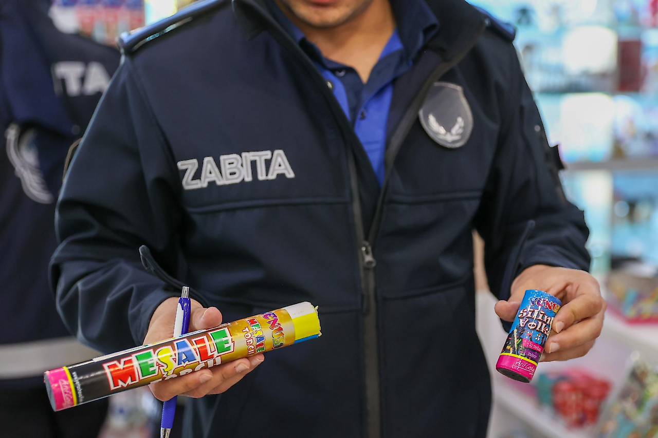 Buca'da okul çevrelerine denetim: Market ve büfeler kontrol edildi
