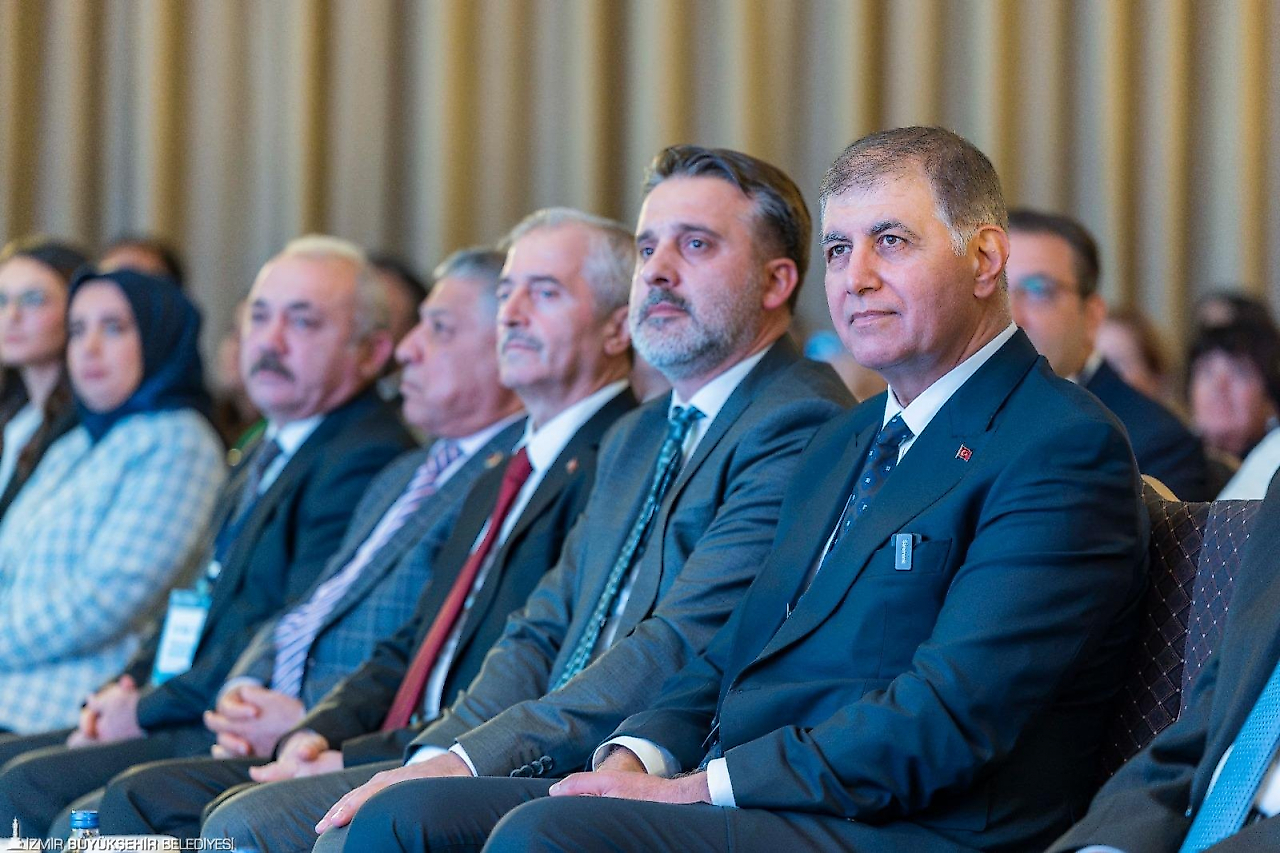 Başkan Tugay'dan iklim krizi ve atık yönetimi uyarısı