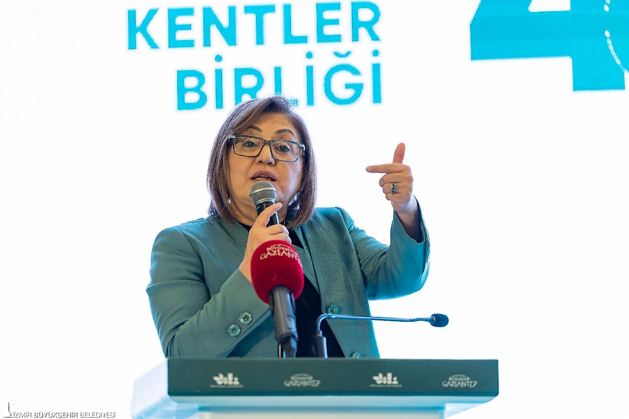 Başkan Tugay'dan iklim krizi ve atık yönetimi uyarısı