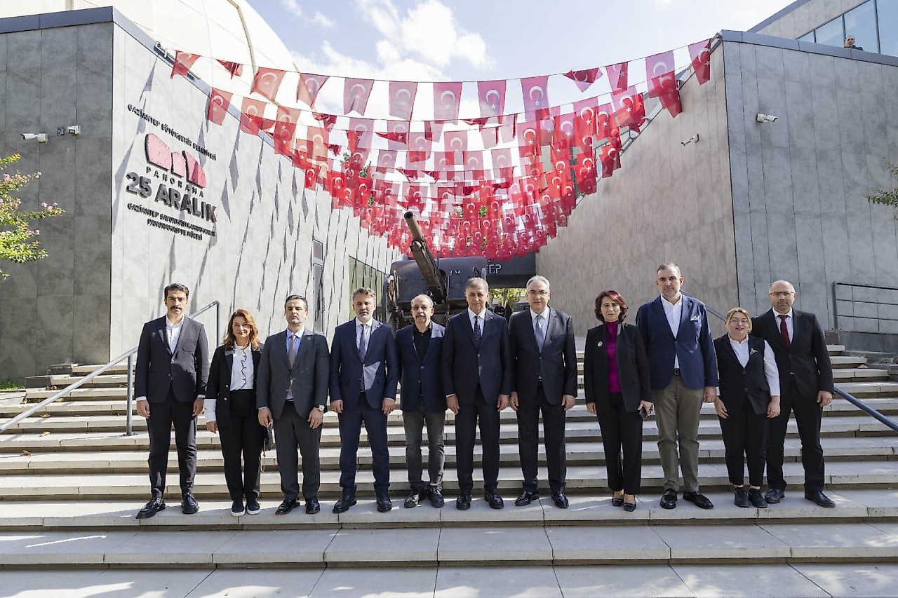 İzmir Büyükşehir Belediye Başkanı Cemil Tugay'dan Gaziantep müzelerine ziyaret