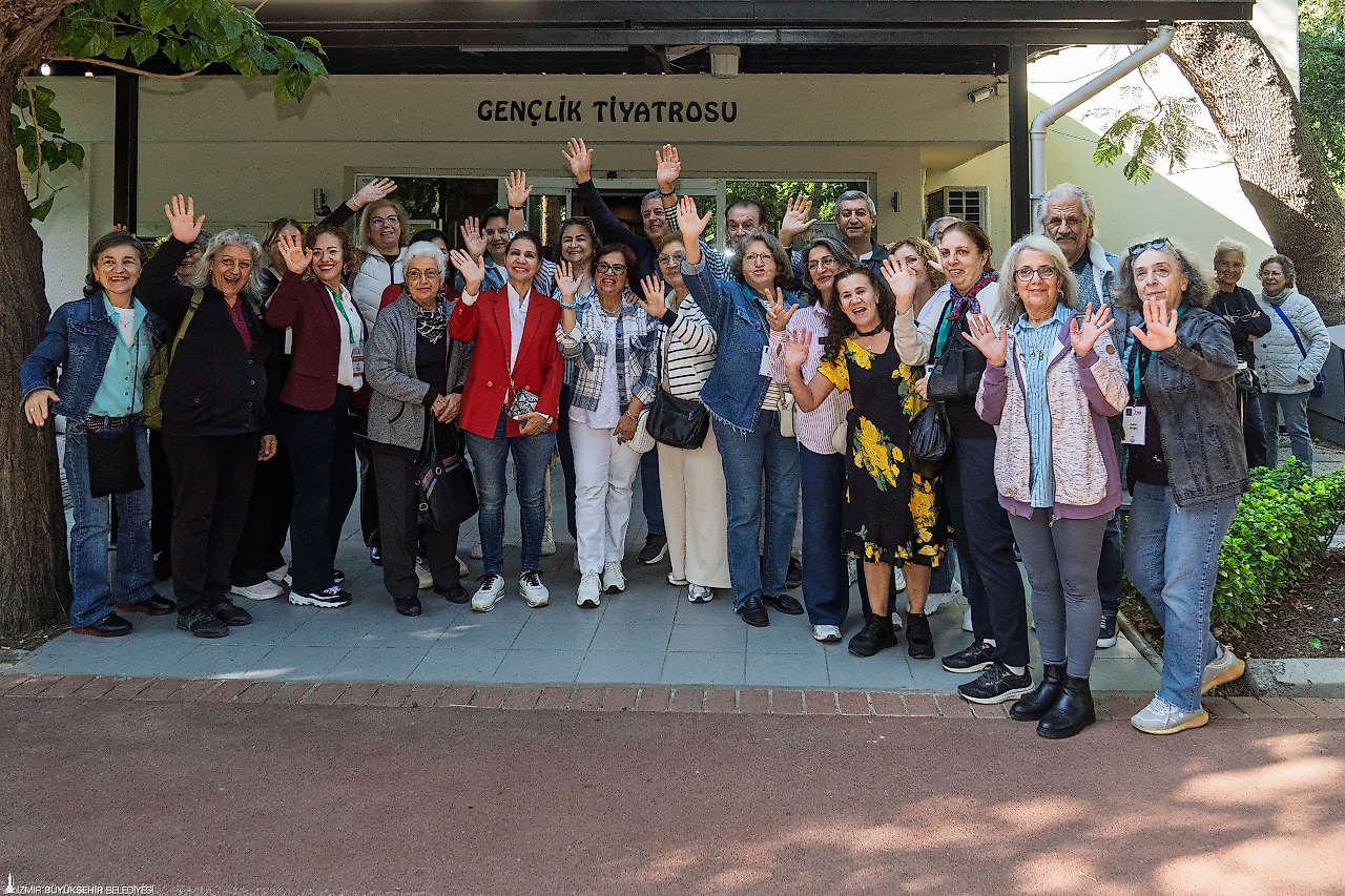 İzmir'de 3. Yaş Üniversitesi'nde son dönem: 154 kişi mezun olacak
