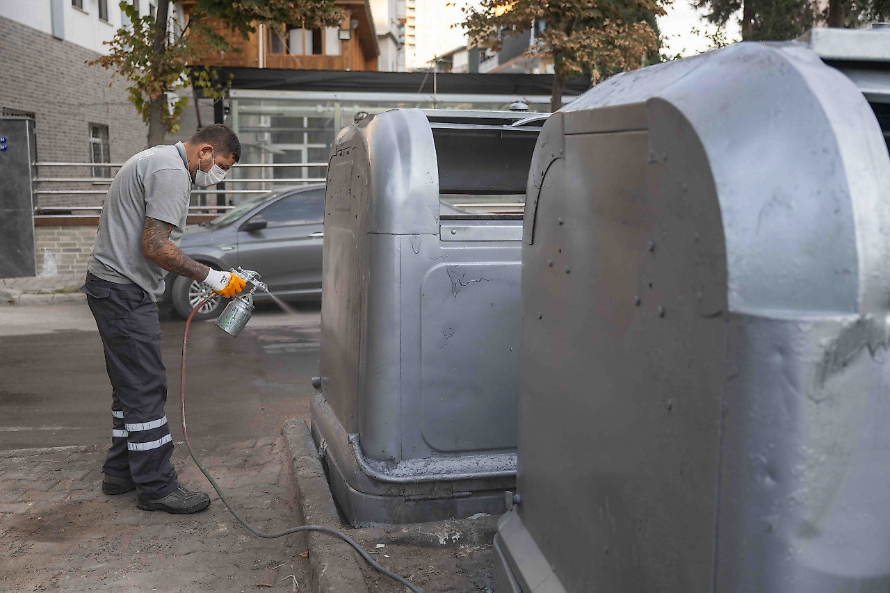 Bornova'da şafak mesaisi: Rafetpaşa Mahallesi köşe bucak temizlendi