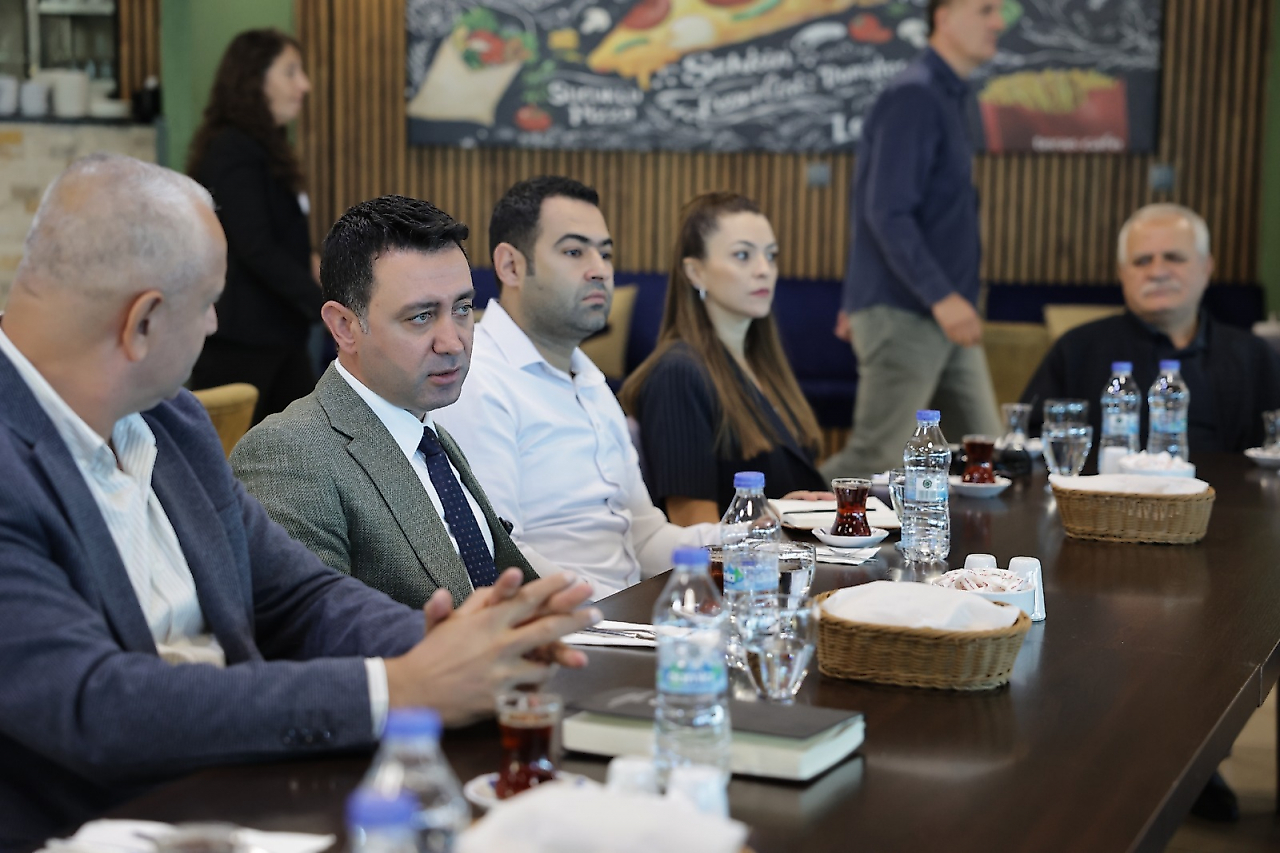 Bayraklı'da amatör spor kulüplerine 3 milyon liralık destek