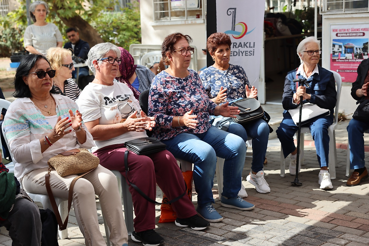 Bayraklı'da Yaşlılar Günü'ne özel farkındalık etkinliği
