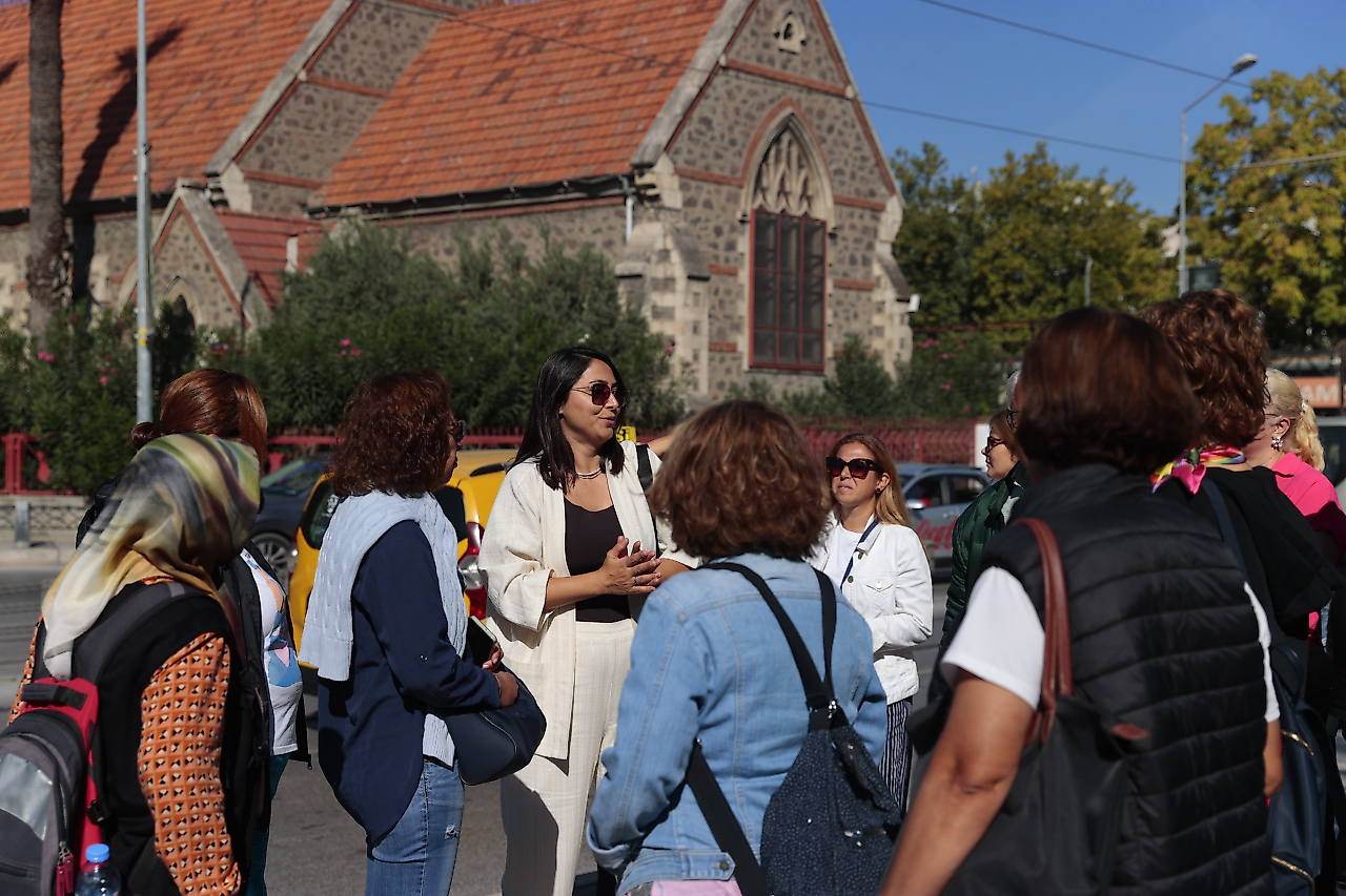 Konak Belediyesi'nden İzmir'in tarihi sokaklarında kültür gezileri