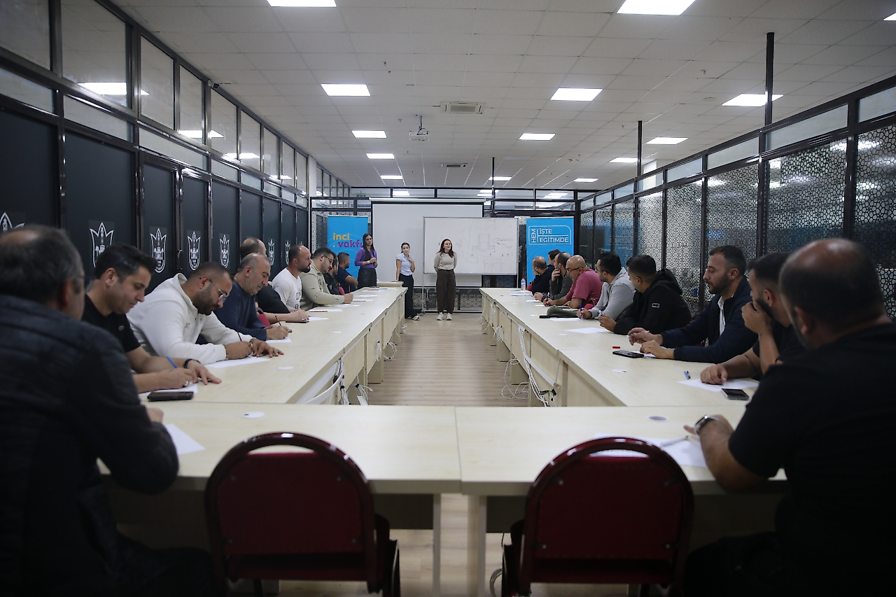 Konak'ta babalara yönelik destek programı 26 katılımcıyla başladı