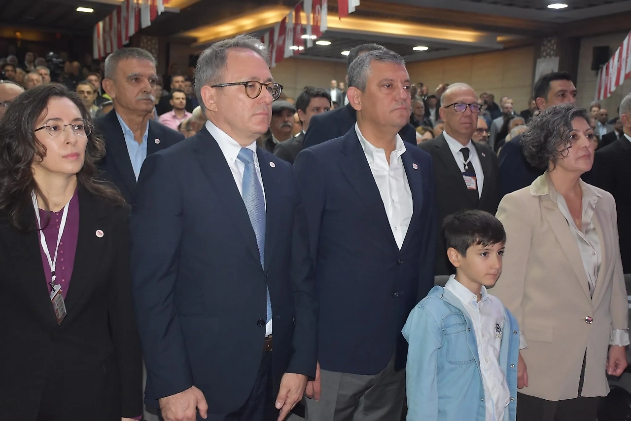 Özgür Özel'den Manisa'da Erdoğan'a yanıt: Teslim olmayacağız