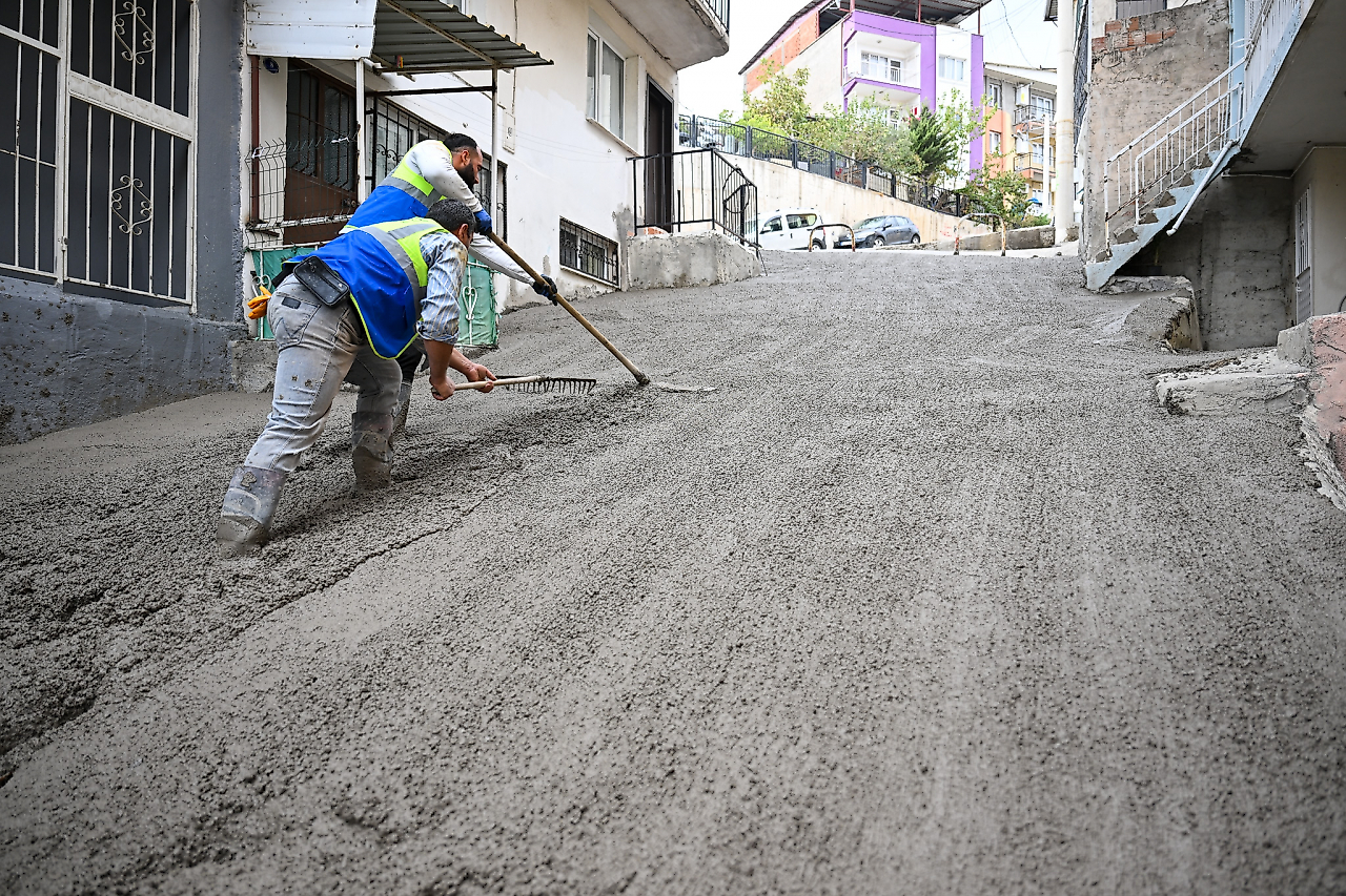 Bornova'da yıllardır sorun olan yokuş güvenli hale getirildi
