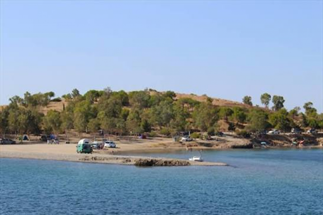 Foça Kamp Yerleri: Denize Sıfır Kamp Alanları ve Doğayla İç İçe Rotalar