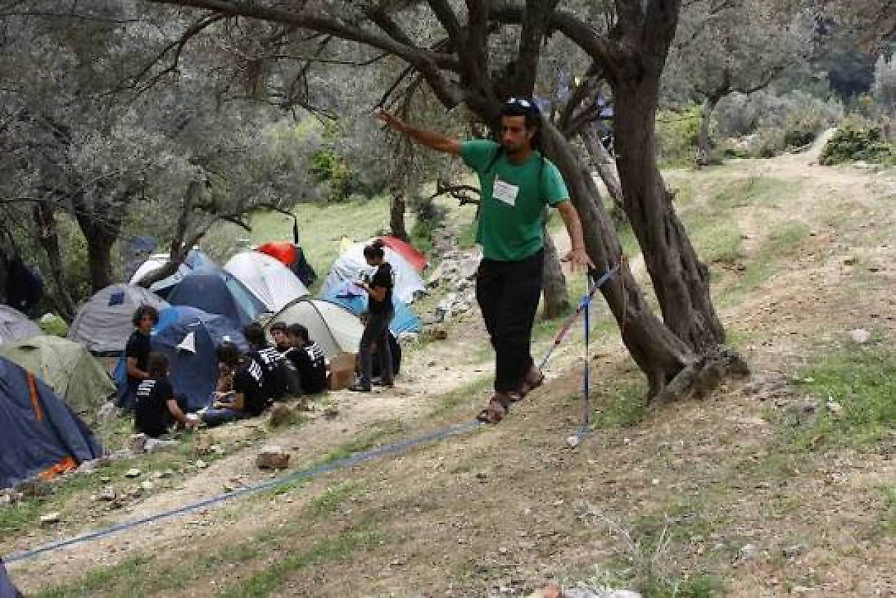 Kaynaklar Kaya Tırmanış Bölgesi Çevresi: Buca'da Kamp ve Doğa Sporları İçin Özel Bir Rota