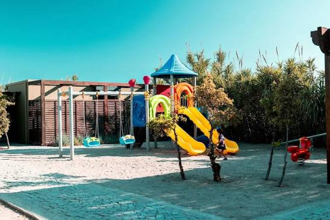 Mono Stay Karavan Parkı: Çeşme'de Denize Sıfır Karavan Tatili