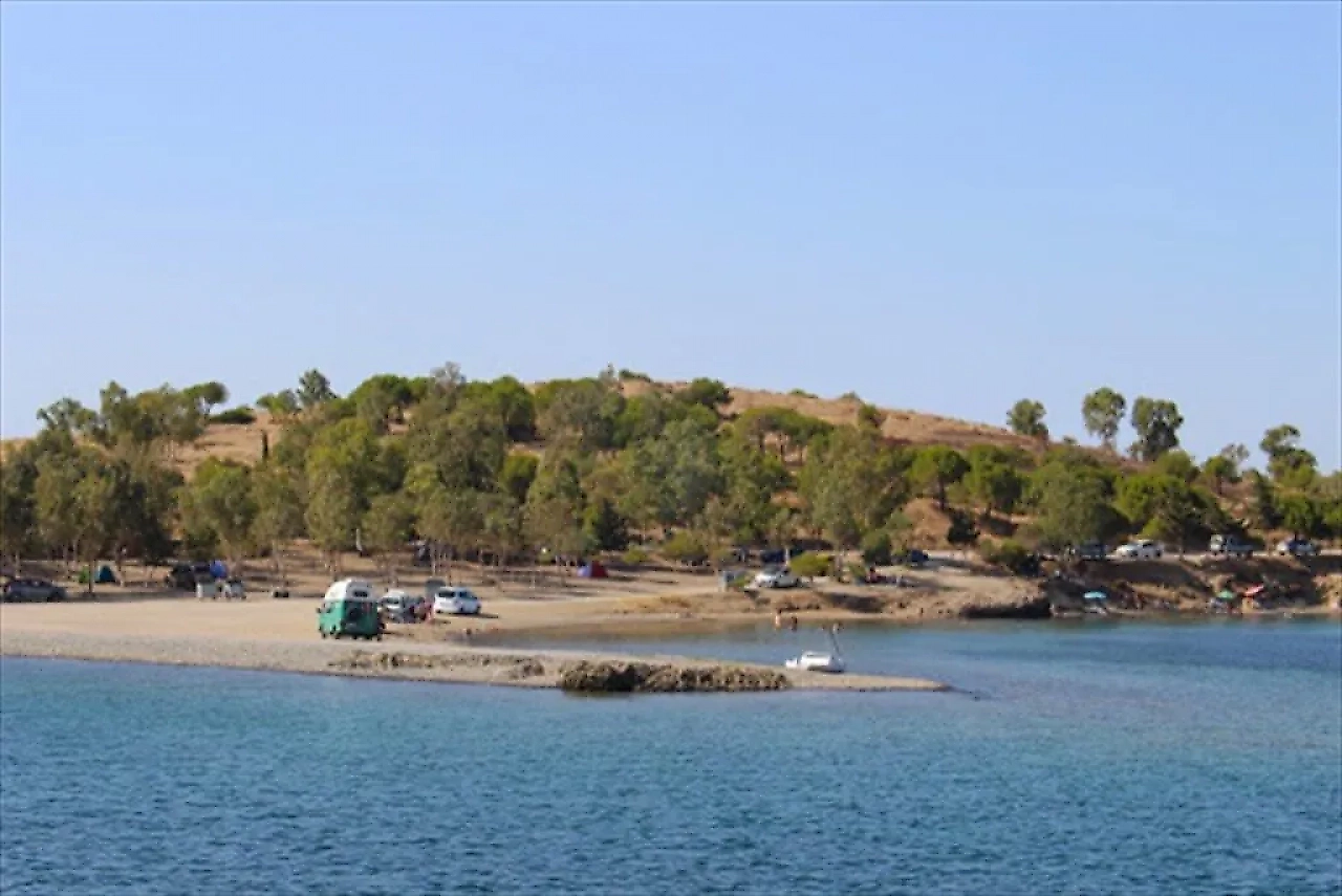 İngiliz Burnu Kamp Alanı Nerede? Foça'da Deniz Manzaralı Kamp Yapmak İsteyenlere Rehber