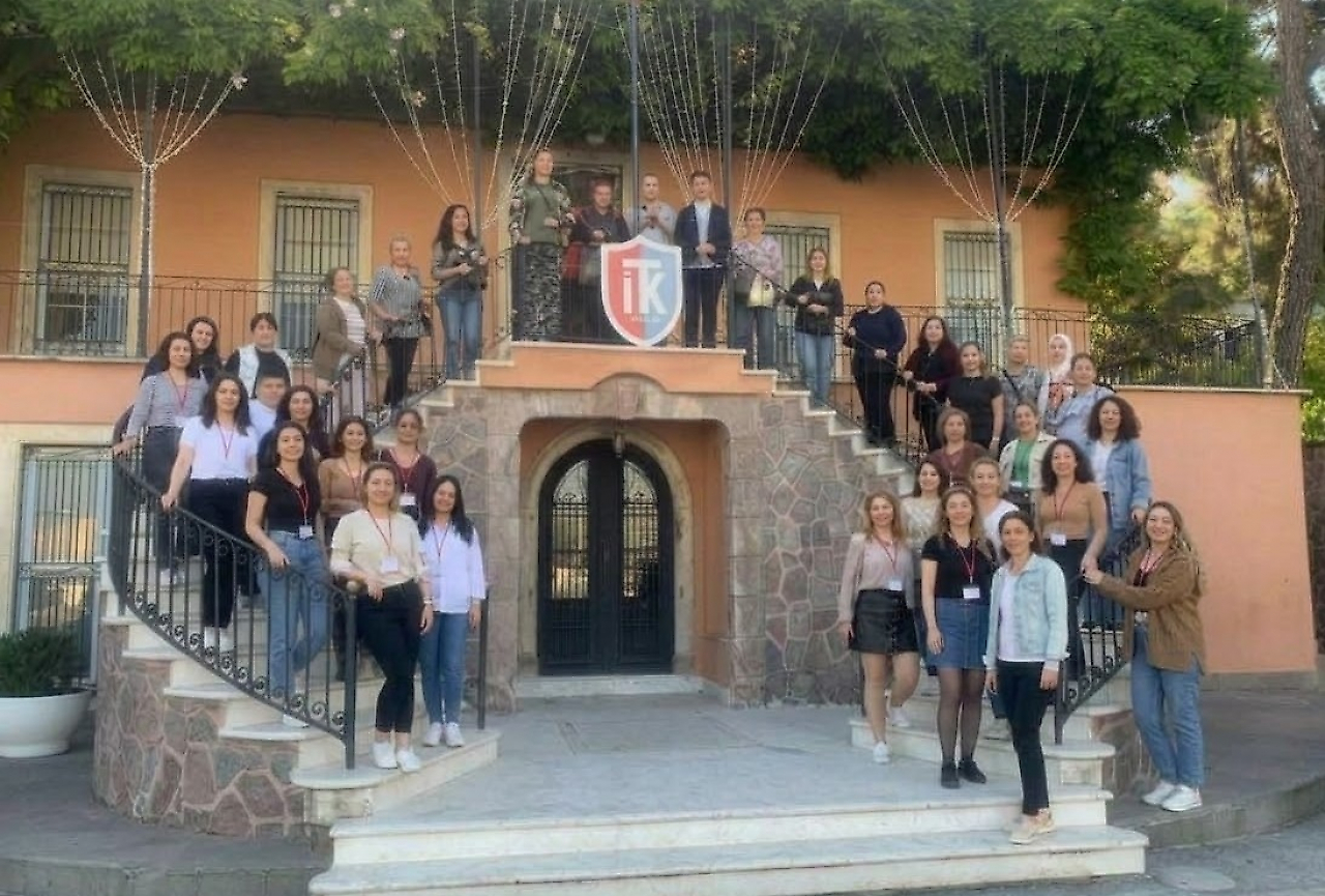 Narlıdere Belediyesi'nden özel çocuklar ve kadınlara İzmir'in tarihi noktalarında kültür turu