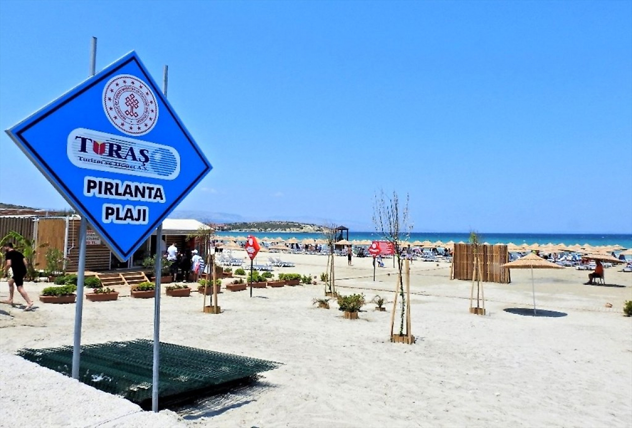 Pırlanta Plajı Çevresi Kamp Alanı: Çeşme'de Deniz ve Doğayla İç İçe Kamp