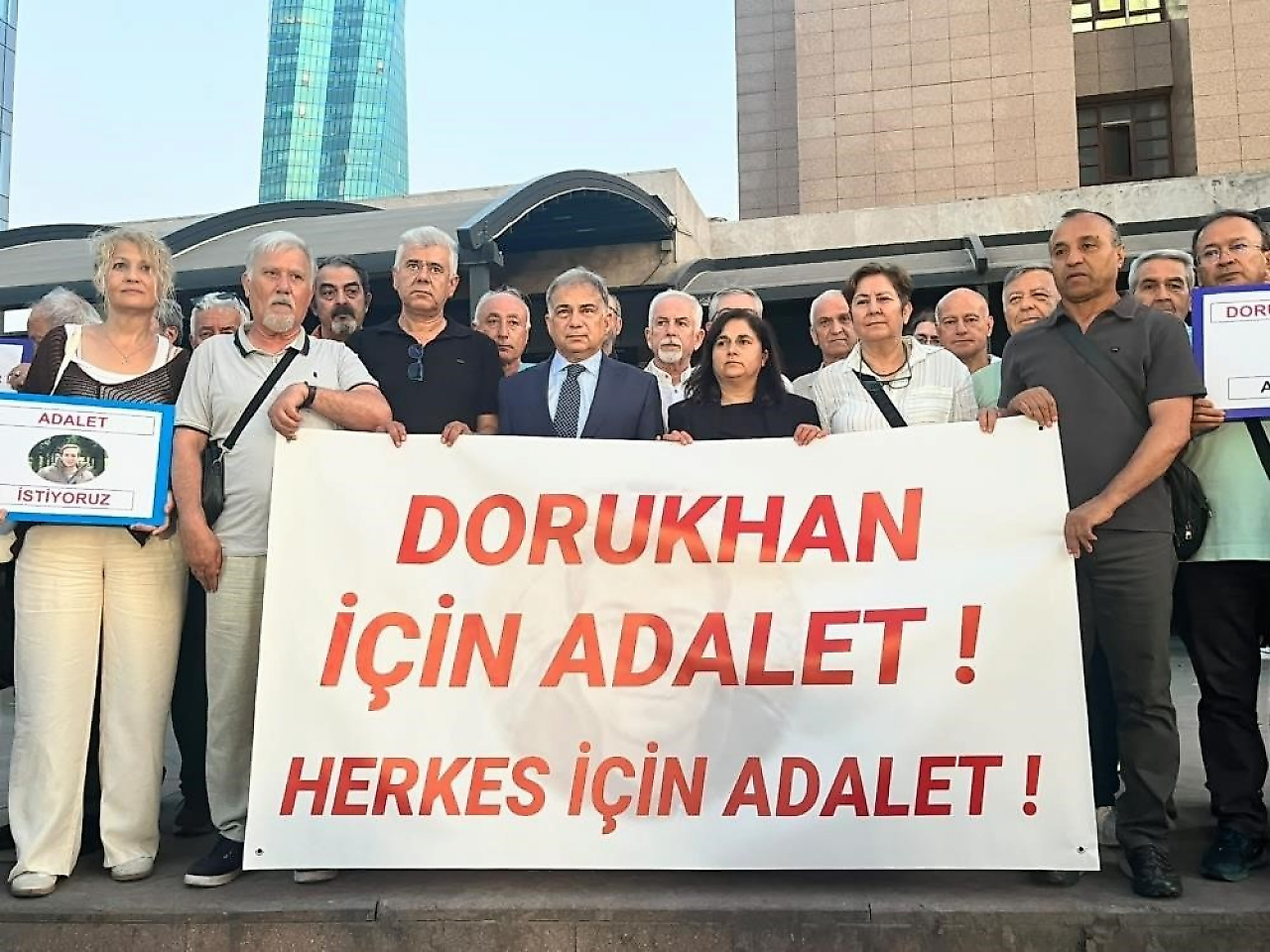 Dorukhan Büyükışık'ın babası: Oğlumu demir çubukla katledip intihar süsü verdiler!