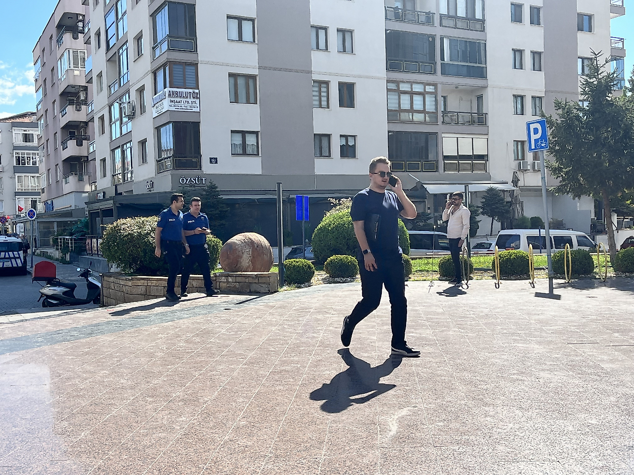 Buca Belediyesi'ne 150 milyon liralık haciz işlemi: İcra ekipleri binada