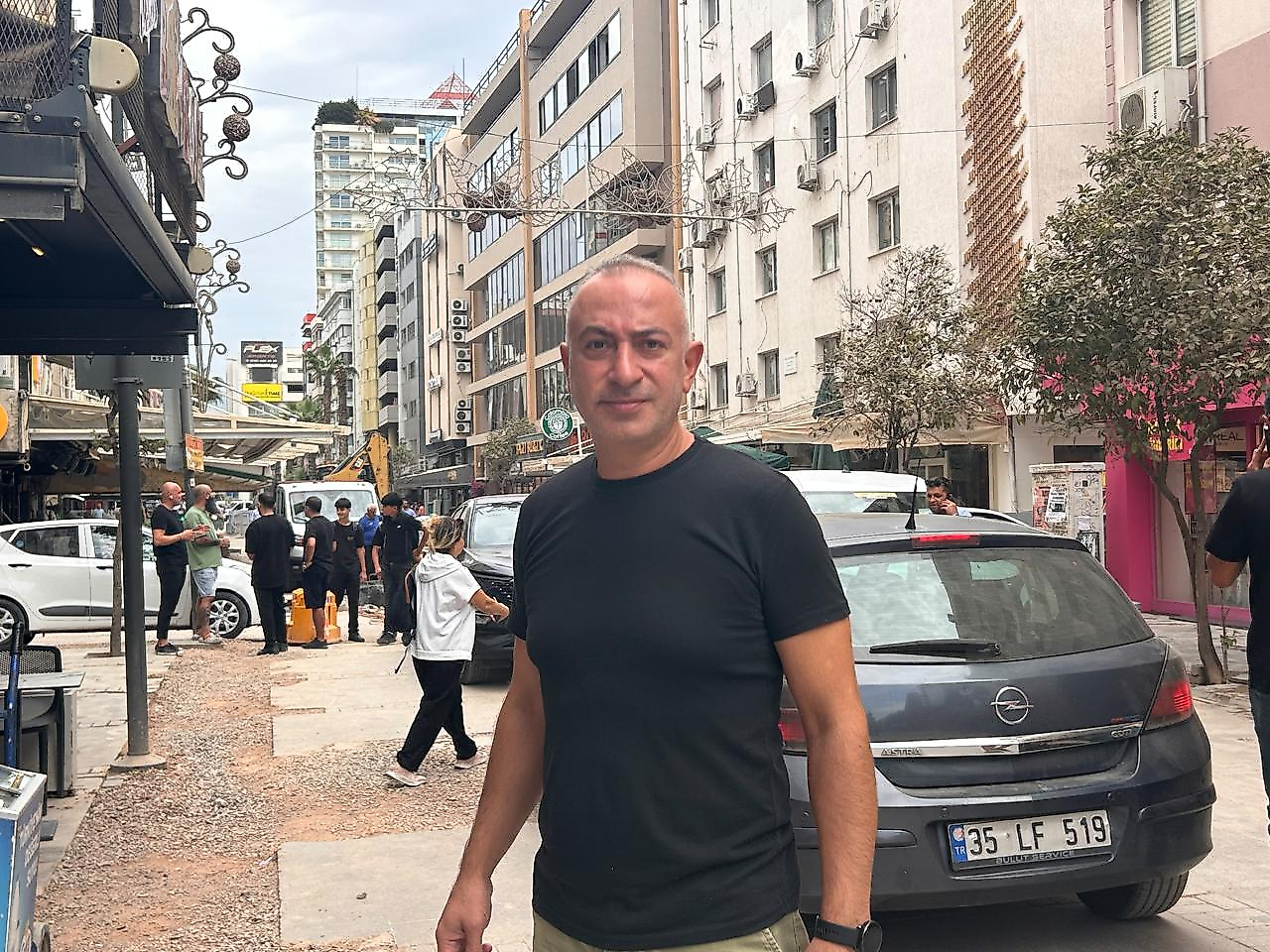 Alsancak'ta kazılar esnafı vurdu: Kazanç yok, gider çok!