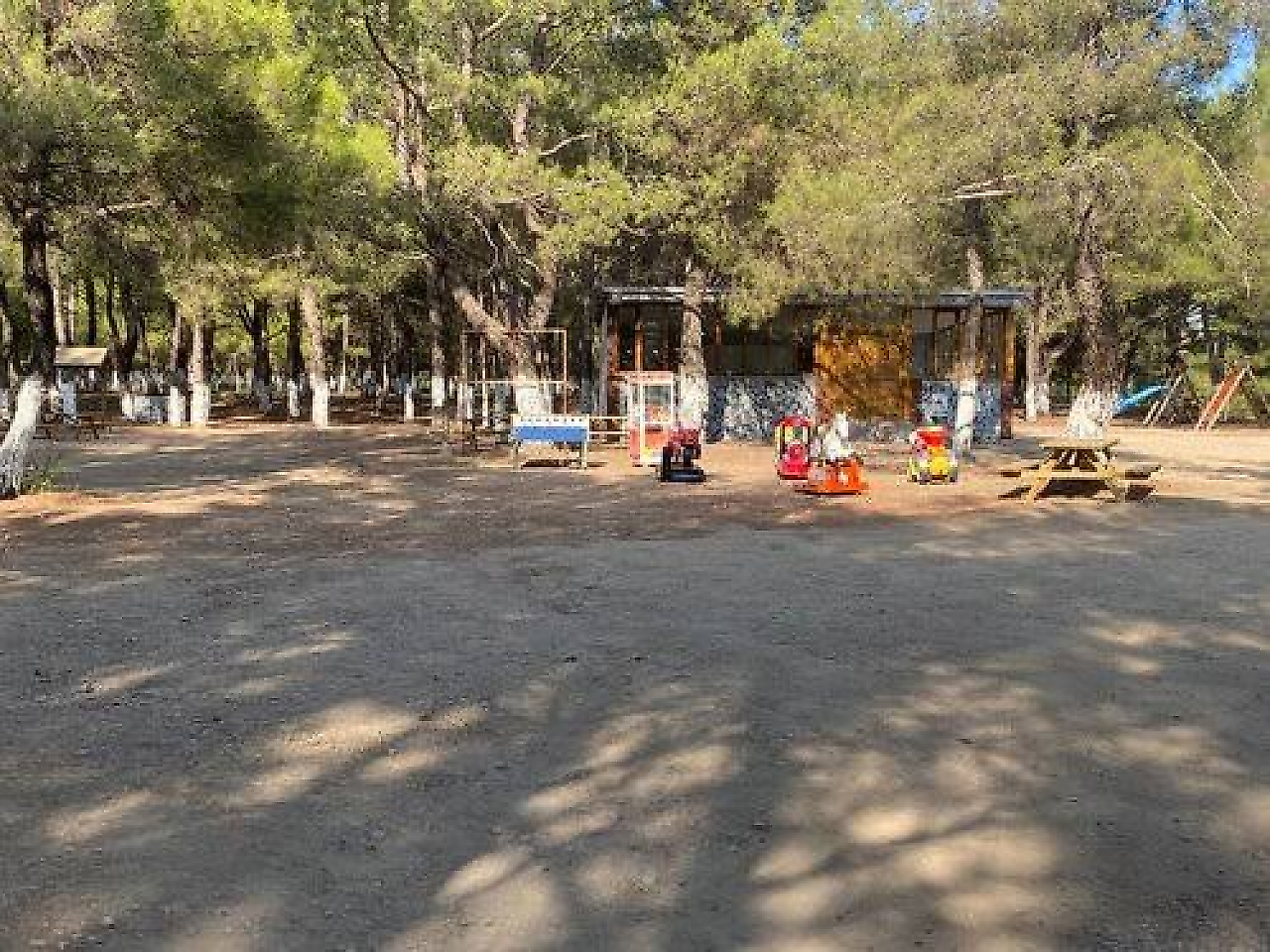 Güzelbahçe Kamp Yerleri: Denize Yakın Kamp Alanları ve Doğayla İç İçe Rotalar