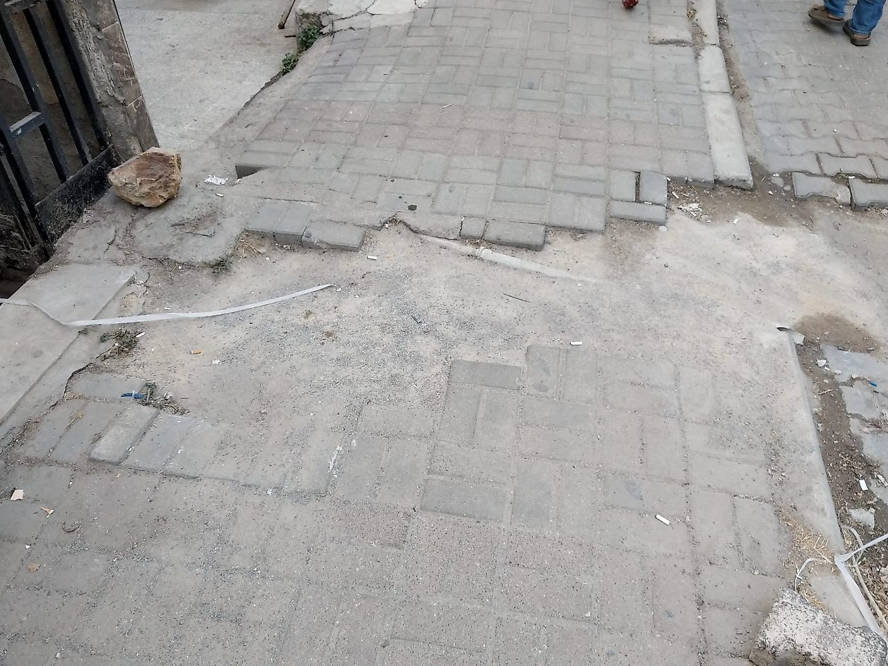 Kazılıp unutulan yola 'cana kast' tepkisi: Mahalleli isyan etti!