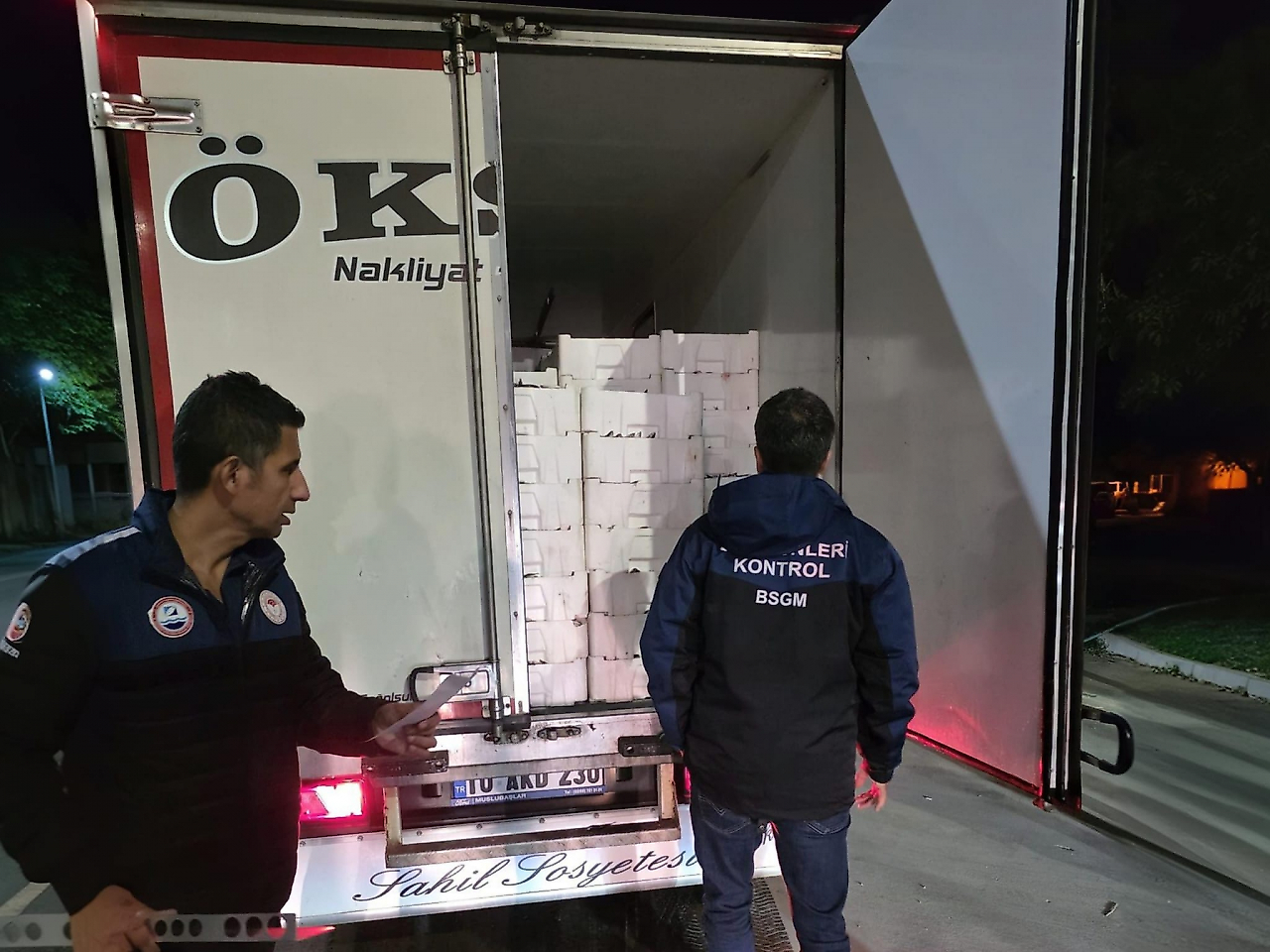 İzmir Su Ürünleri Hali'nde yasa dışı avlanan ürünlere el konuldu