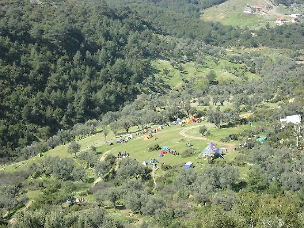 Kaynaklar Kamp Alanları: Buca'da Doğayla İç İçe Kamp ve Kaçış Rotası