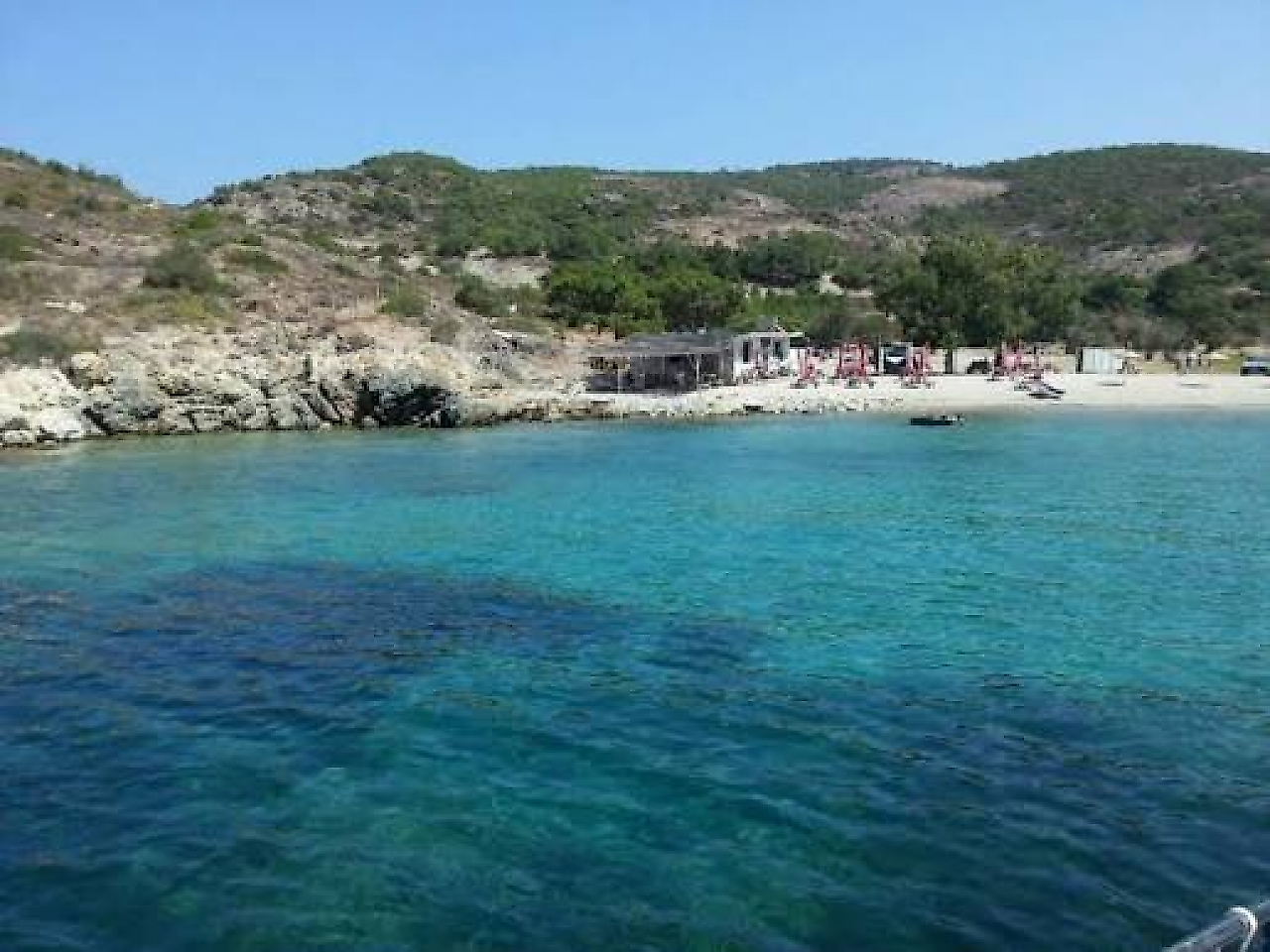 Kosova Plajı Kamp Alanı Nerede? Foça'da Kamp Yapmak İsteyenler İçin Ulaşım ve Plaj Rehberi