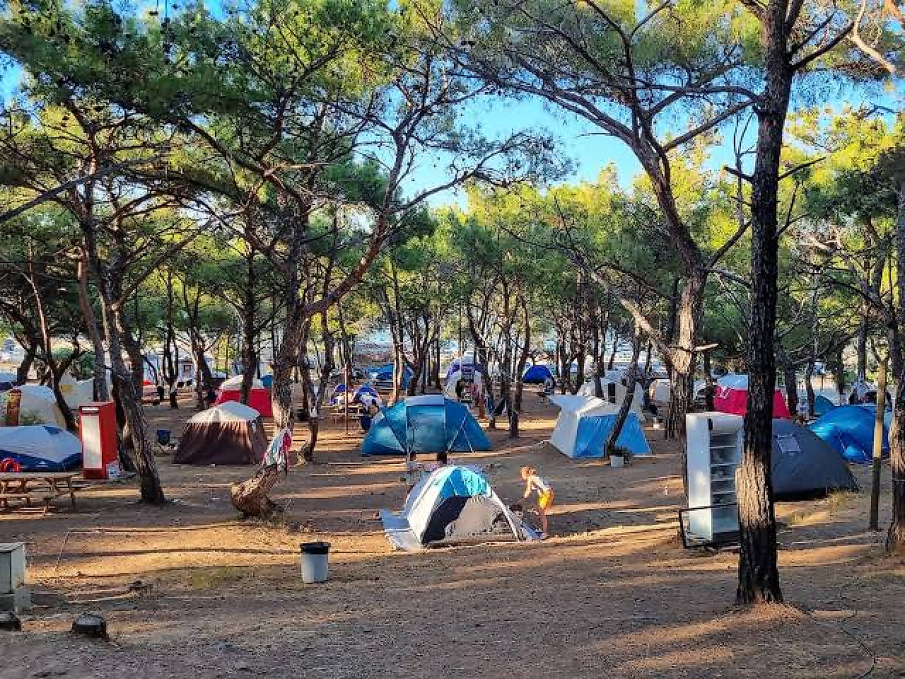 Mesutum Village Kamp Alanı: Çiğli'de Doğayla İç İçe Bir Kaçış Noktası