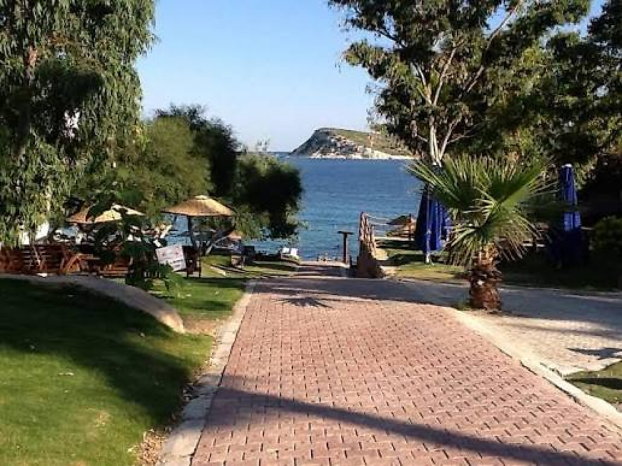 İncirlikoy Kamp Alanı: İzmir Karaburun'da Deniz Manzaralı Kamp Rehberi