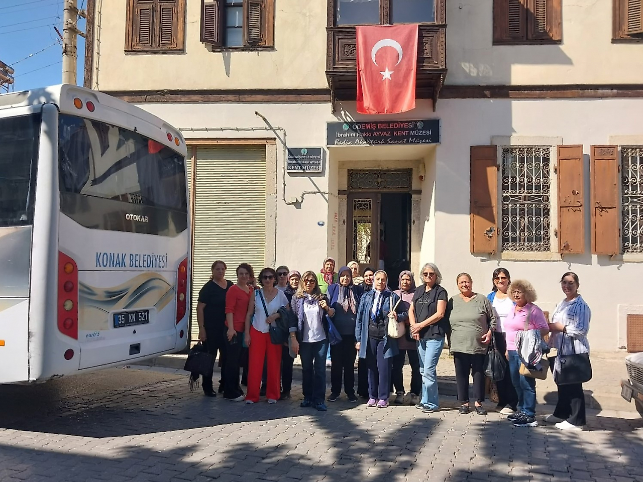 Konak Belediyesi'nden şehit aileleri ve gazilere kültür gezisi