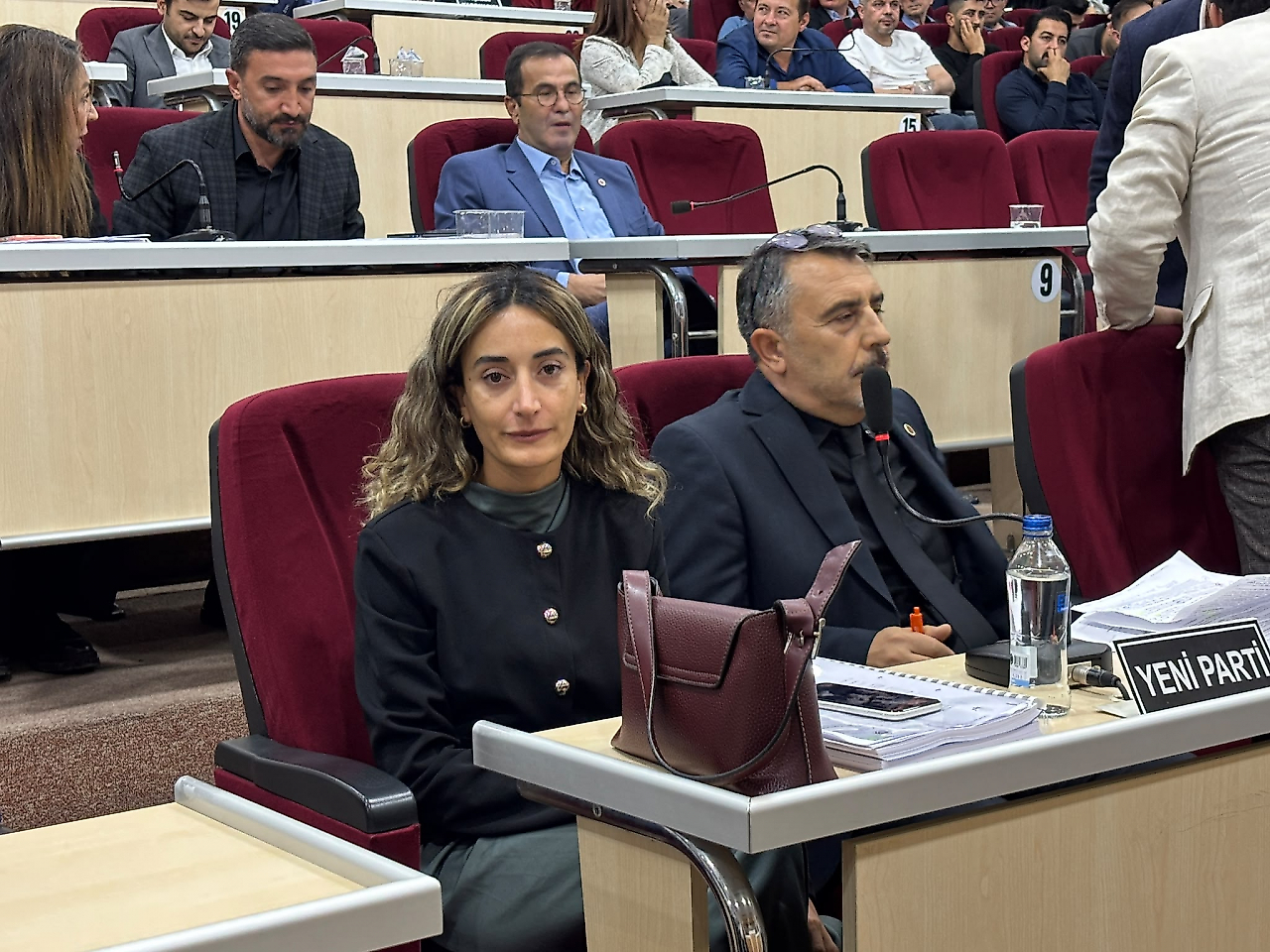 Çiğli'de Yıldız'a tepkiler art arda geldi | Koç: Salonda yoğun bir utanç ve öfke var!
