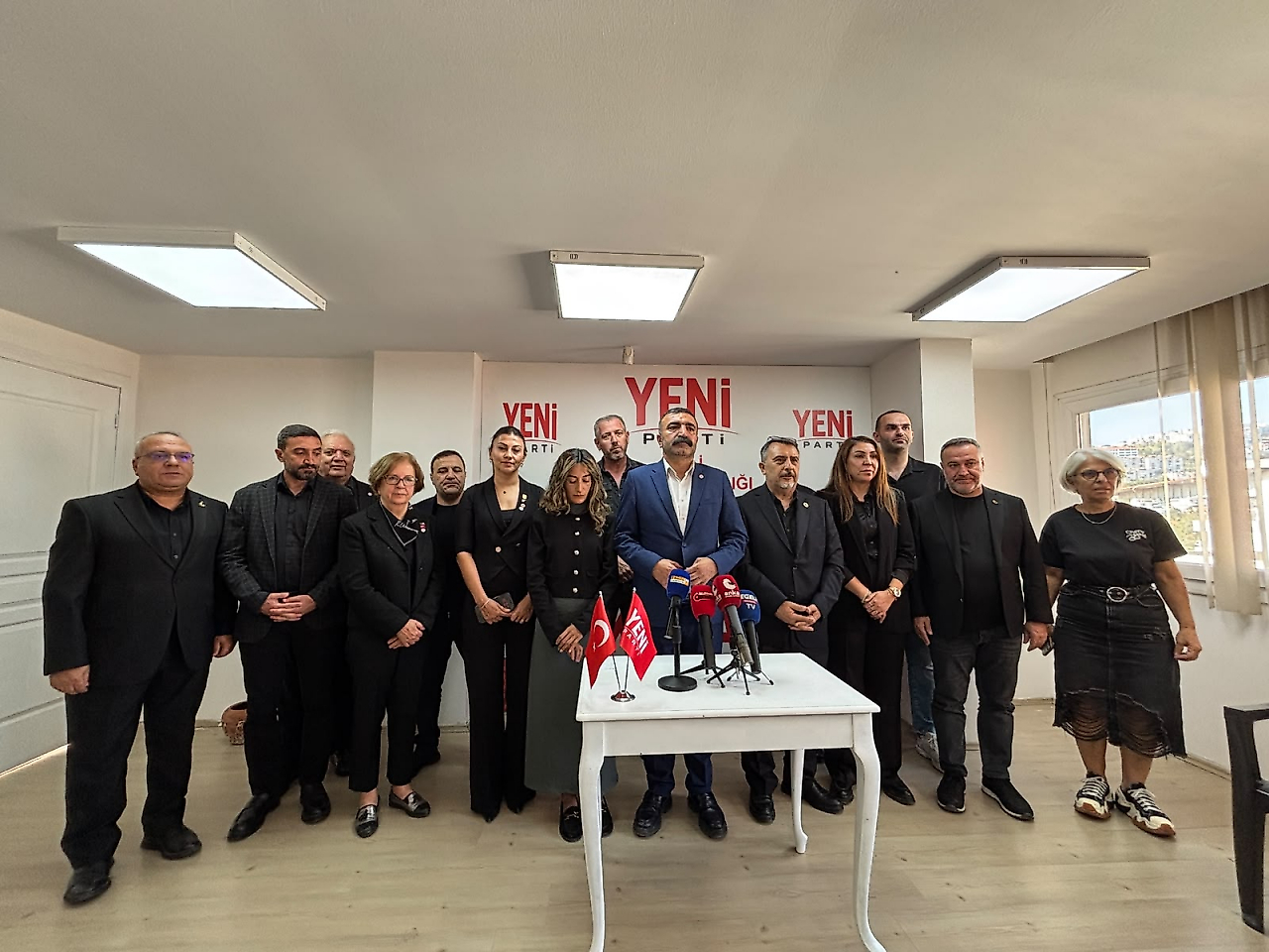 YENİ Parti Çiğli'den meclis gerilimi sonrası sert açıklama: 'O su onun kirini temizleyemez!'