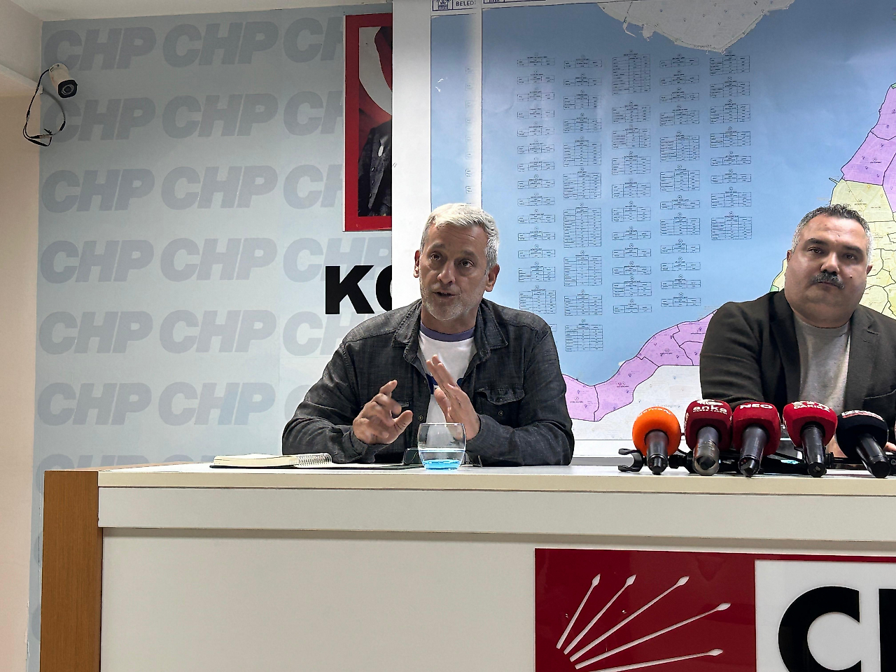 Konak'ta mahalle birleşmesi krizi: Muhtarlardan 'bize danışılmadı' tepkisi!