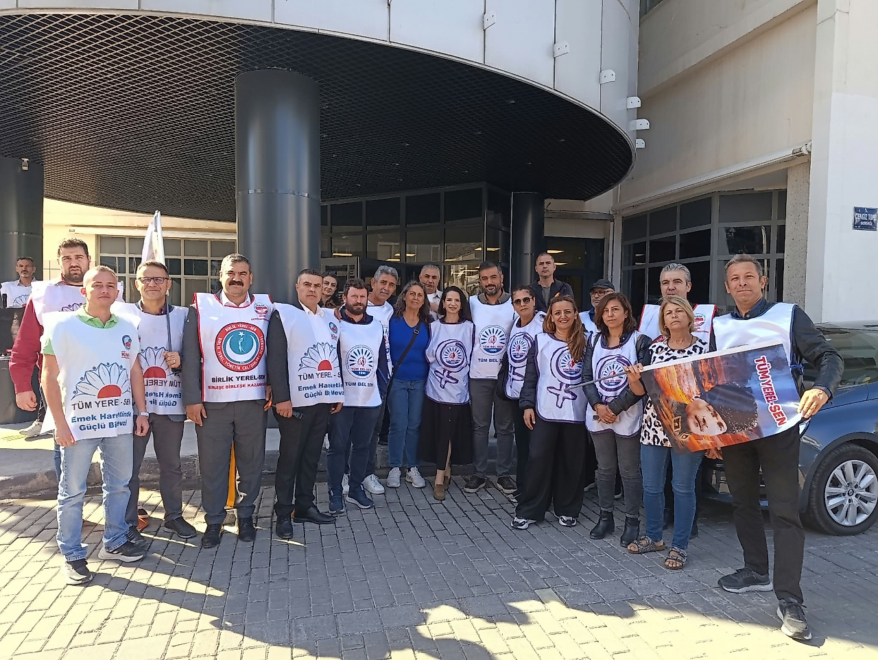 Balçova Belediyesi'nde TİS krizi: Emekçiler iş bıraktı