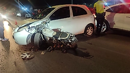 İzmir'de otomobil ile motosiklet çarpıştı: 2 yaralı