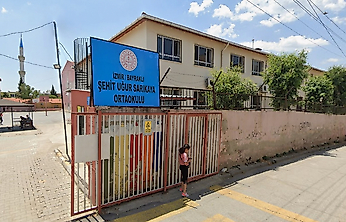 Bayraklı'da okulda silah iddiası: Eğitim Sen açıklama yaptı