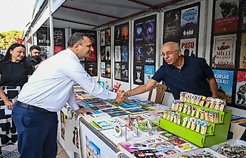 Bornova'da kitap şöleni başladı: 790 bin kitap, 440 yazar