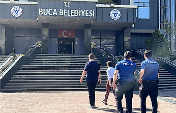 Buca Belediyesi'ne 150 milyon liralık haciz işlemi: İcra ekipleri binada